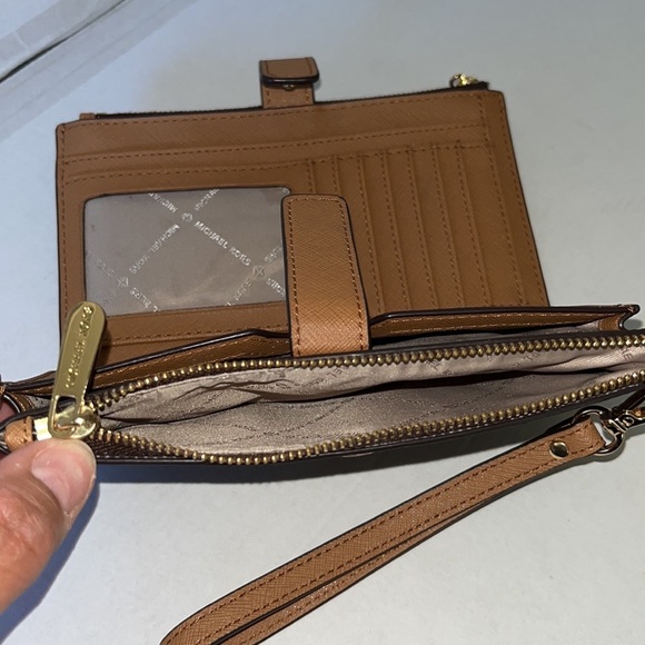 Michael Kors signature logo Jetset double zipper wristlet - Picture 6 of 9